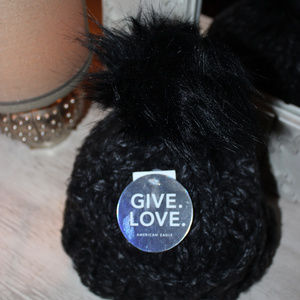 Women’s American Eagle hat with removable pom pom.